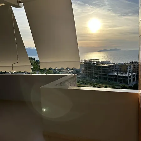 Sea Sunset & Sazani Island View דירה