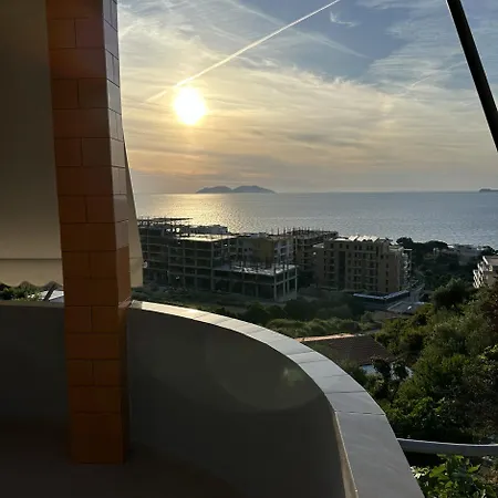 Sea Sunset & Sazani Island View דירה Vlorë